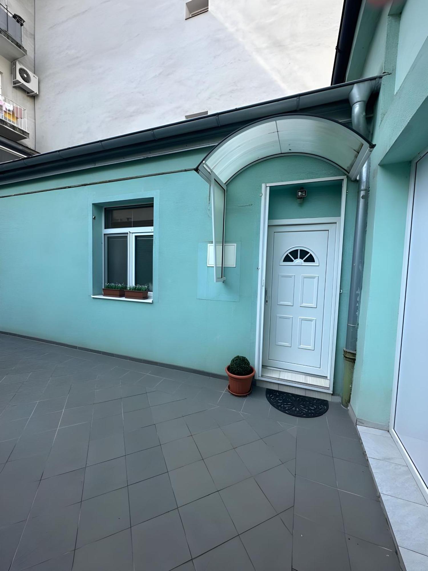 Blue Apartment In City Center, Best Location Братислава Экстерьер фото